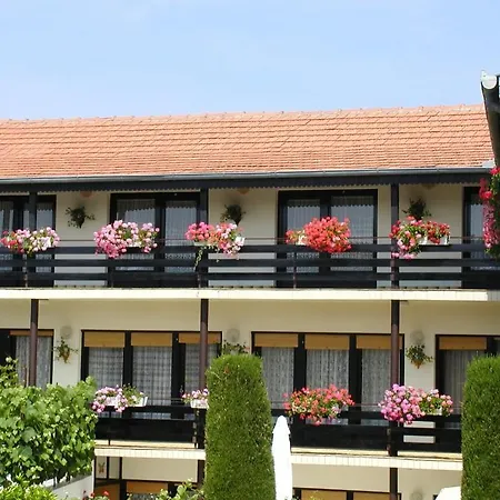 Guest house In Mit Balkon, Klimaanlage, W-lan