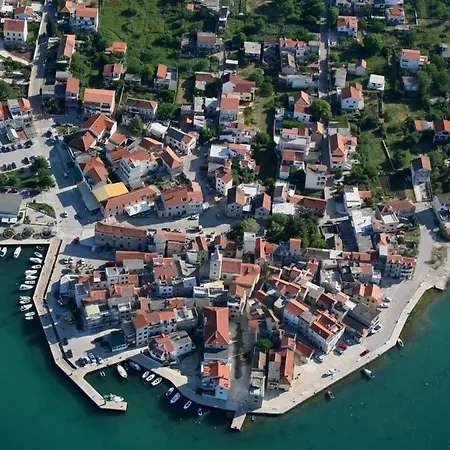 In Mit Balkon, Klimaanlage, W-lan Guest house